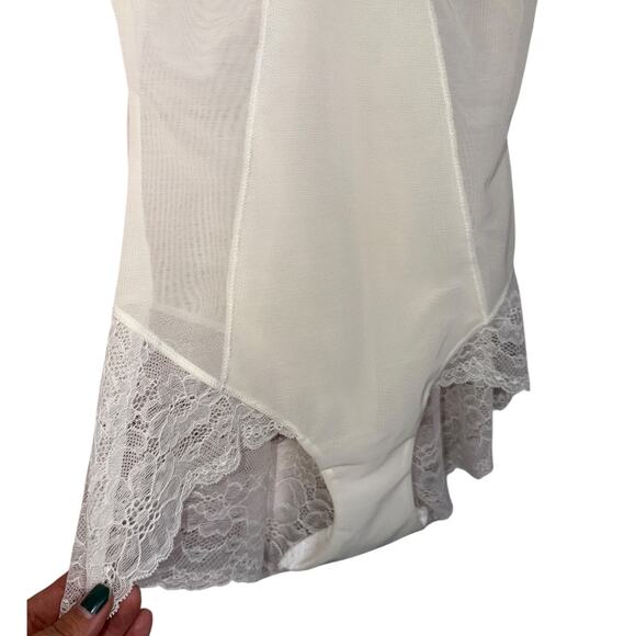 NWT SPANX Shape Clean White Bodysuit Lace Shaping Bodice Size Large - Picture 8 of 11